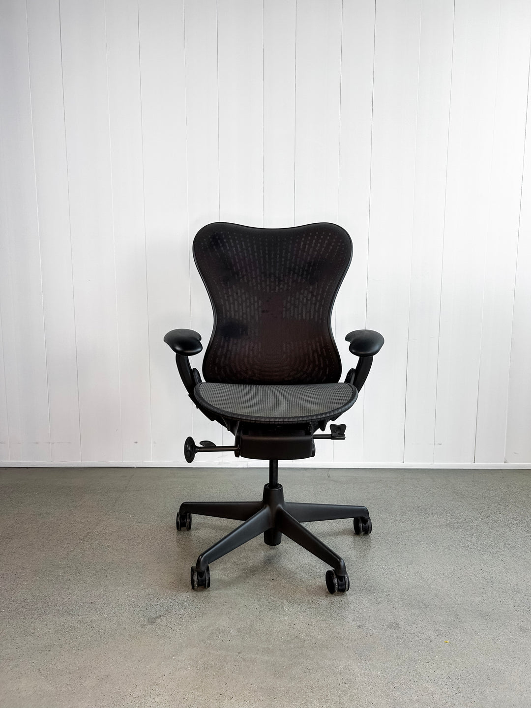 HERMAN MILLER MIRRA 1 – Envirotech Home